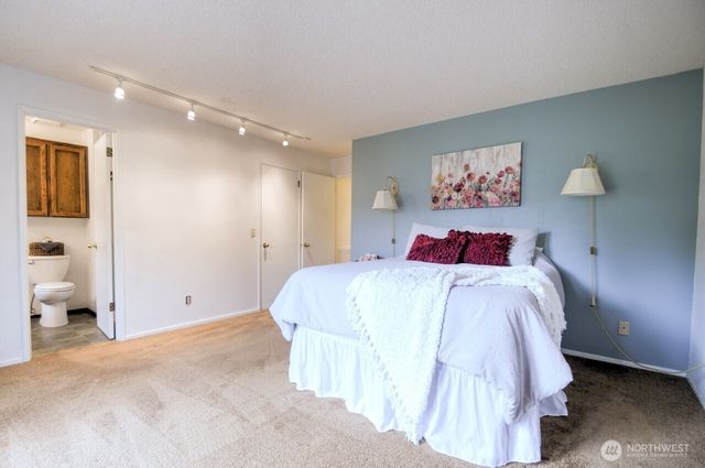 2201 Nut Tree Loop SE, Olympia, WA 98501