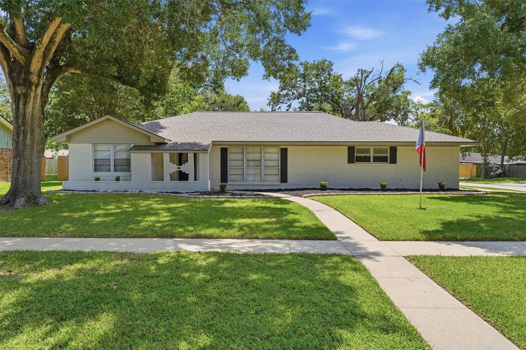 10302 Belfast Road, La Porte, TX 77571