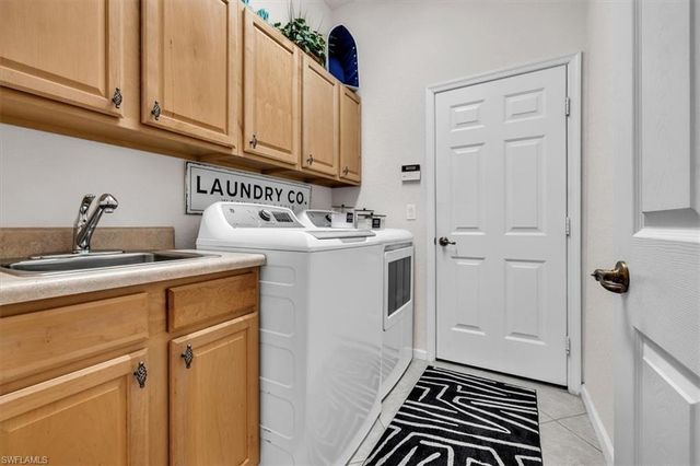 3750 Lakeview Isle CT, Fort Myers, FL 33905