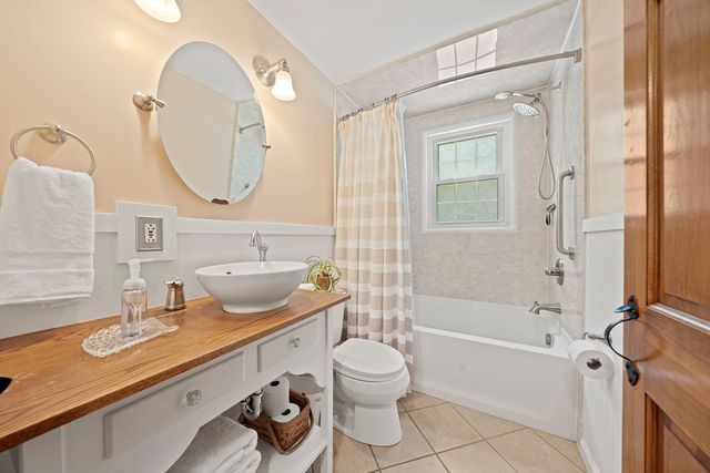 12 Walnut Rd, Norwell, MA 02061