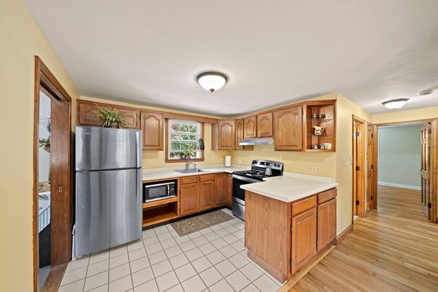 12 Walnut Rd, Norwell, MA 02061