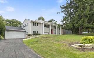 716 Woodland Hills Road, Batavia, IL 60510