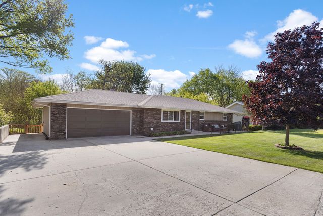 9825 Debbie Lane, Machesney Park, IL 61115