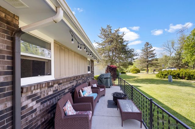 9825 Debbie Lane, Machesney Park, IL 61115