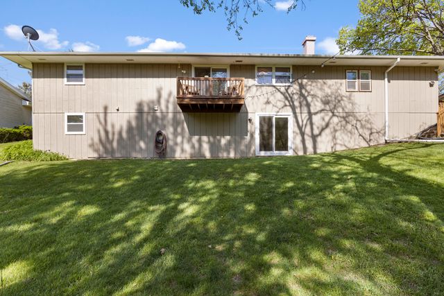 9825 Debbie Lane, Machesney Park, IL 61115