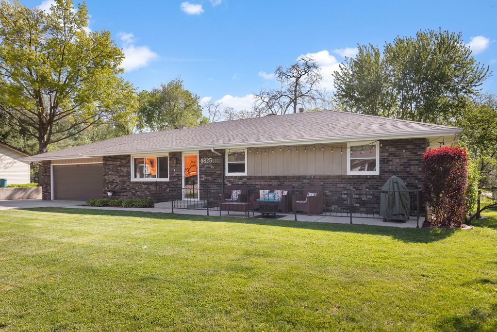 9825 Debbie Lane, Machesney Park, IL 61115