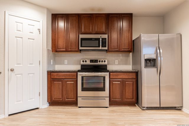 5810 MACHAELA TRCE, San Antonio, TX 78242