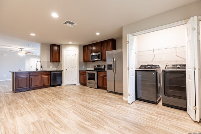 5810 MACHAELA TRCE, San Antonio, TX 78242
