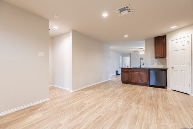 5810 MACHAELA TRCE, San Antonio, TX 78242