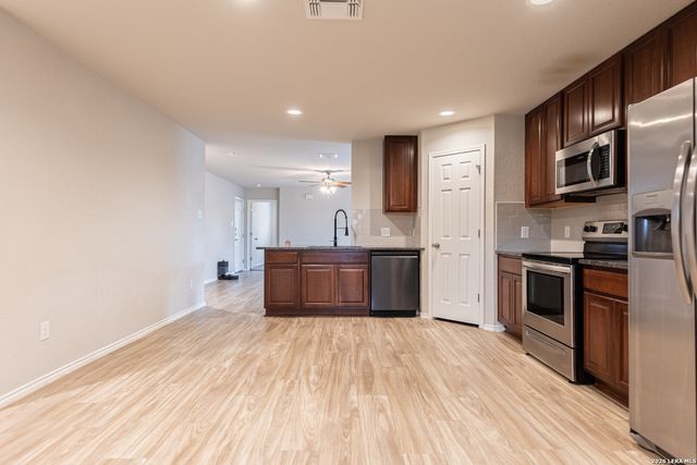 5810 MACHAELA TRCE, San Antonio, TX 78242