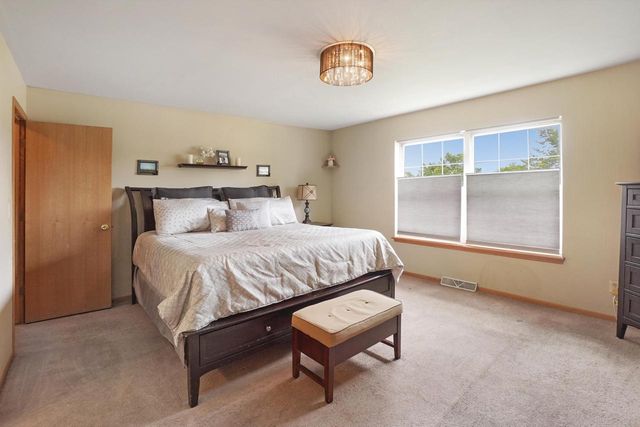 1100 E Keri LANE, Oak Creek, WI 53154