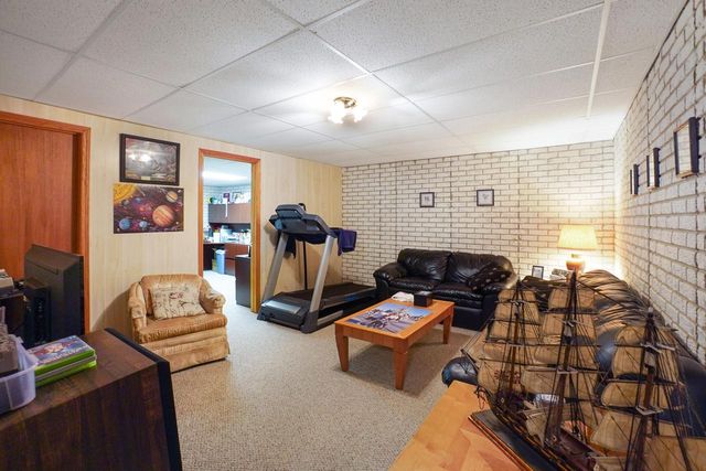 1100 E Keri LANE, Oak Creek, WI 53154