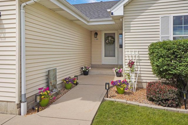 1100 E Keri LANE, Oak Creek, WI 53154
