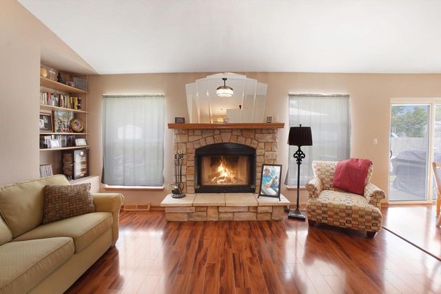 1100 E Keri LANE, Oak Creek, WI 53154