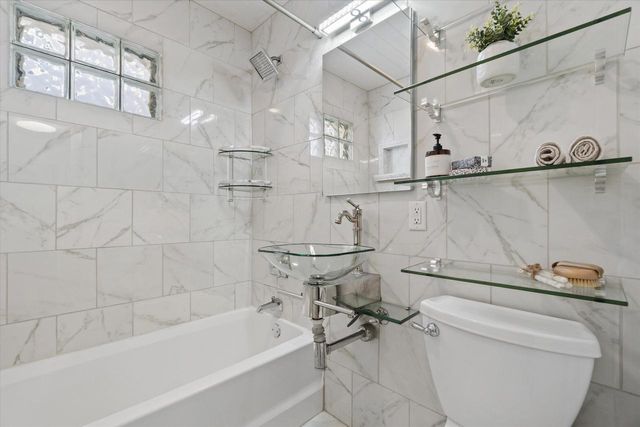 2319 E Eden PLACE, Saint Francis, WI 53235