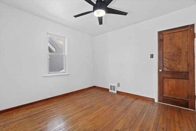 2319 E Eden PLACE, Saint Francis, WI 53235