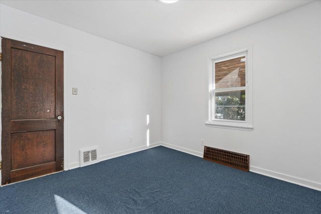 2319 E Eden PLACE, Saint Francis, WI 53235