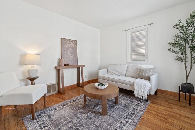 2319 E Eden PLACE, Saint Francis, WI 53235