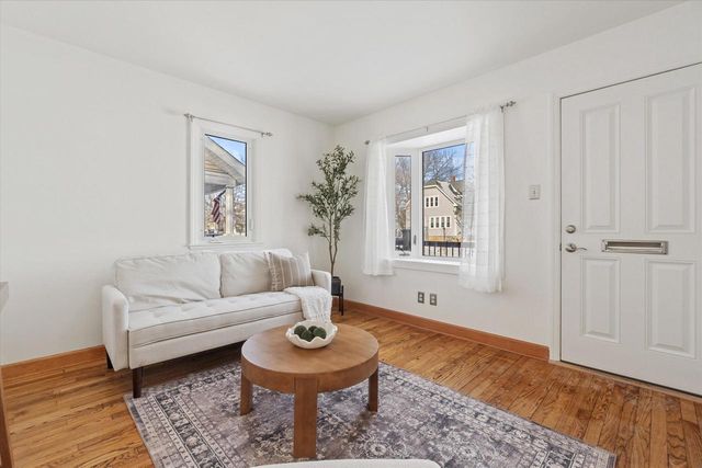 2319 E Eden PLACE, Saint Francis, WI 53235