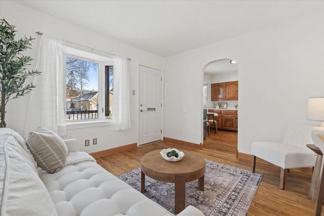 2319 E Eden PLACE, Saint Francis, WI 53235