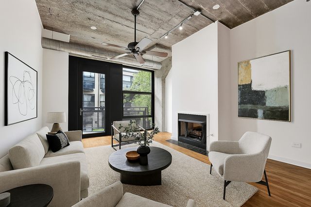 1151 W 14th Place 209, Chicago, IL 60608