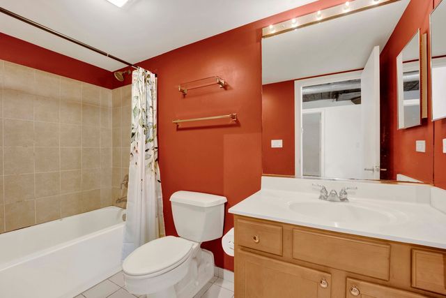 1151 W 14th Place 209, Chicago, IL 60608