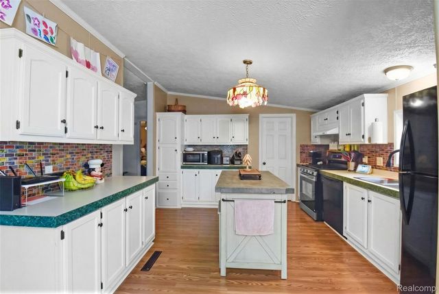 2330 CHARTER OAK Court, Berlin Charter Township, MI 48166