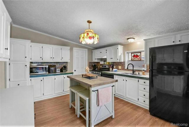 2330 CHARTER OAK Court, Berlin Charter Township, MI 48166