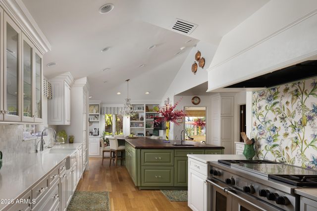 3042 N MANOR Drive E, Phoenix, AZ 85014