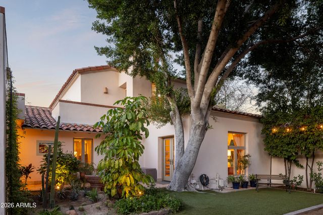 3042 N MANOR Drive E, Phoenix, AZ 85014