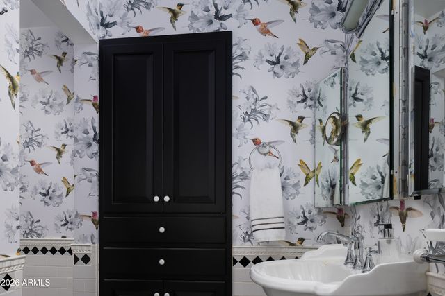 3042 N MANOR Drive E, Phoenix, AZ 85014