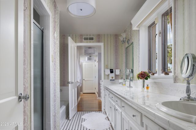 3042 N MANOR Drive E, Phoenix, AZ 85014