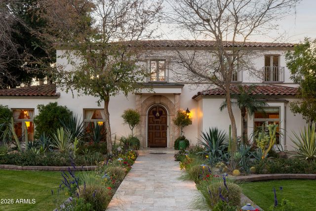 3042 N MANOR Drive E, Phoenix, AZ 85014