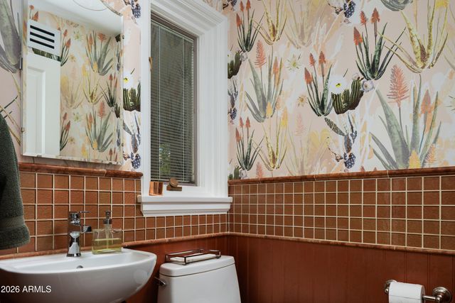 3042 N MANOR Drive E, Phoenix, AZ 85014