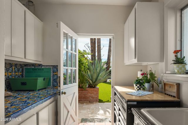 3042 N MANOR Drive E, Phoenix, AZ 85014