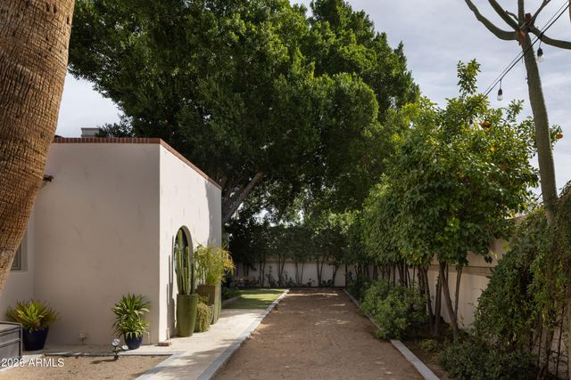 3042 N MANOR Drive E, Phoenix, AZ 85014