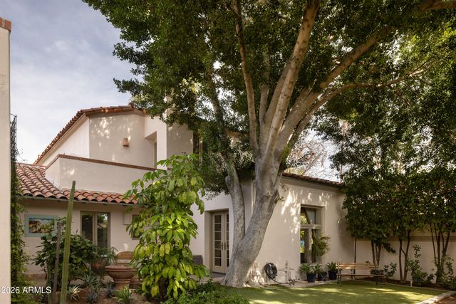 3042 N MANOR Drive E, Phoenix, AZ 85014