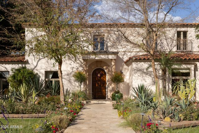 3042 N MANOR Drive E, Phoenix, AZ 85014