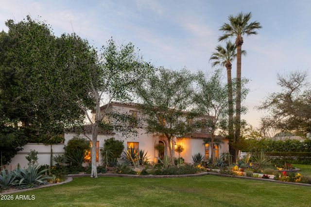 3042 N MANOR Drive E, Phoenix, AZ 85014
