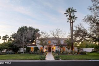 3042 N MANOR Drive E, Phoenix, AZ 85014