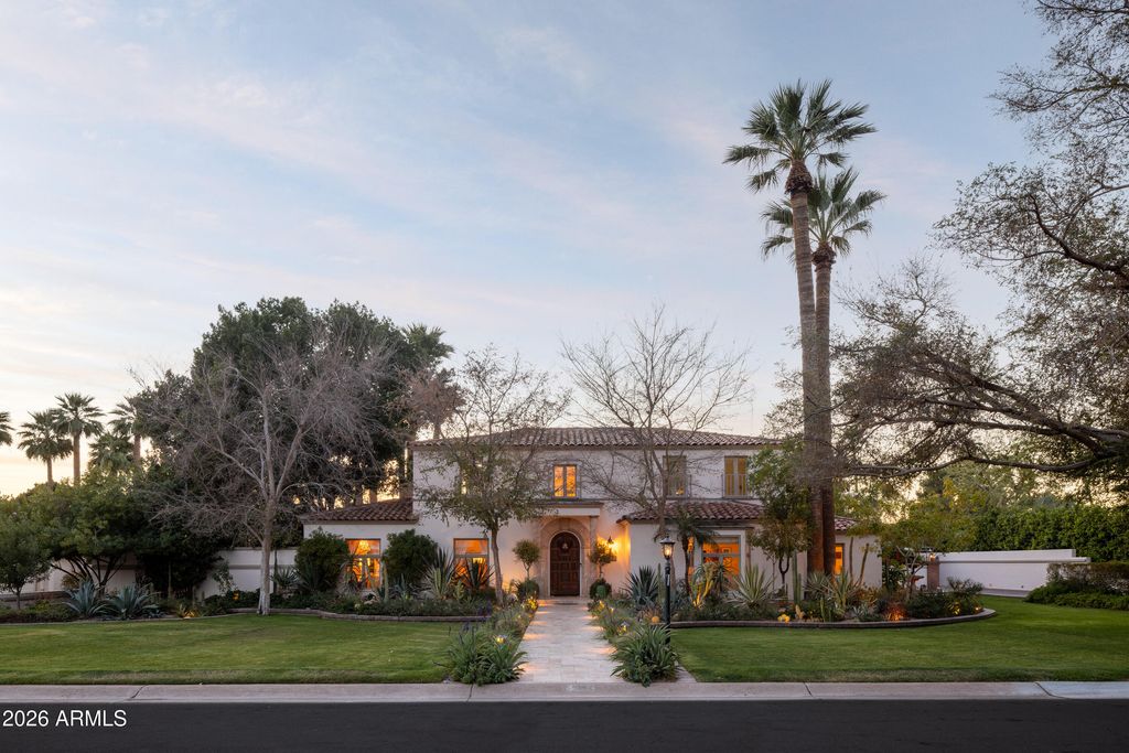 3042 N MANOR Drive E, Phoenix, AZ 85014