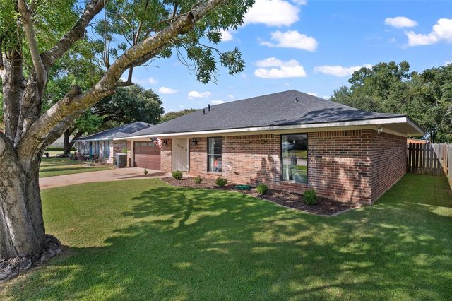 5215 Foxglove Drive, Bossier City, LA 71112