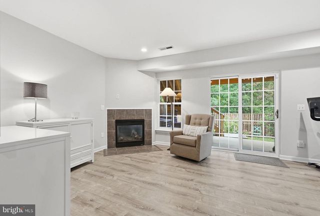 18430 MONTVIEW SQ, Leesburg, VA 20176