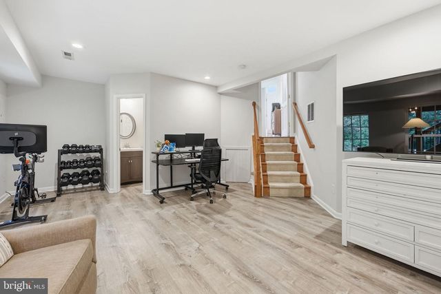 18430 MONTVIEW SQ, Leesburg, VA 20176