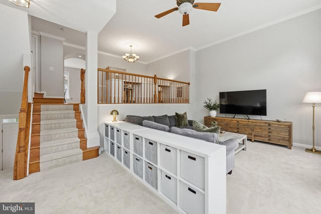 18430 MONTVIEW SQ, Leesburg, VA 20176