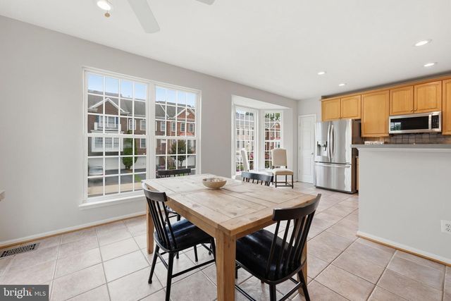 18430 MONTVIEW SQ, Leesburg, VA 20176