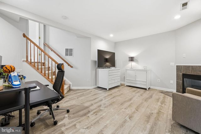 18430 MONTVIEW SQ, Leesburg, VA 20176