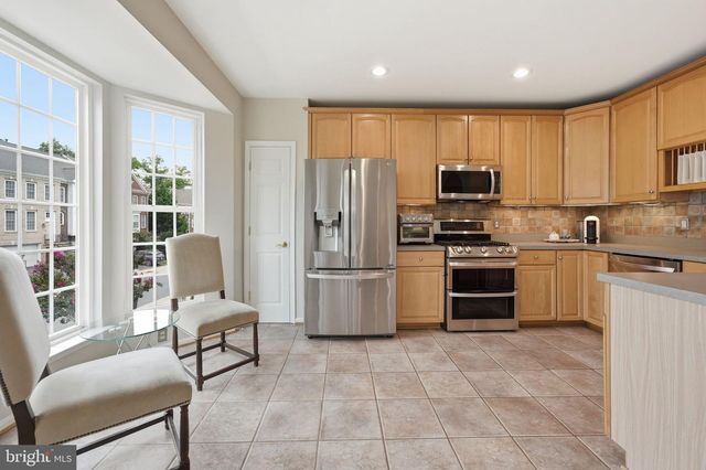 18430 MONTVIEW SQ, Leesburg, VA 20176