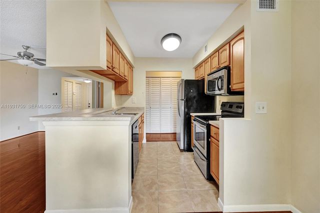 9833 Westview Dr 819, Coral Springs, FL 33076