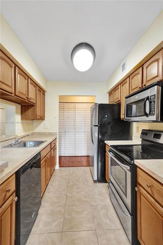 9833 Westview Dr 819, Coral Springs, FL 33076